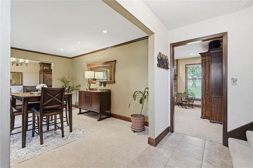 16537 Glenwood St, Stilwell, KS, 66085-9274 | Card Image