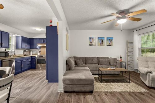 808 19th St, Oak Grove, MO, 64075-9475 | Card Image