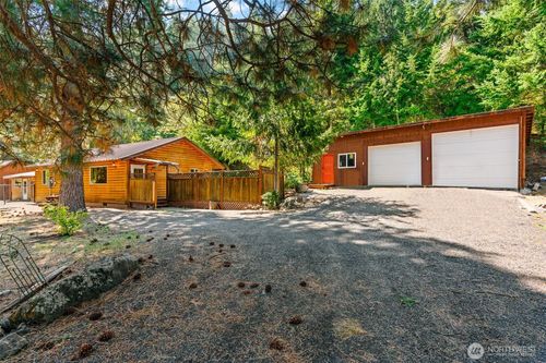 150 Pine Cliff Dr, Naches, WA, 98937-9413 | Card Image