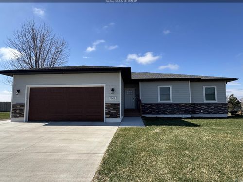 1508 Country Club Dr, Elk Point, SD, 57025-2298 | Card Image
