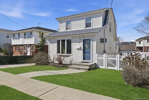 24 Catherine Ave, Franklin Square, NY, 11010-1512 | Card Image