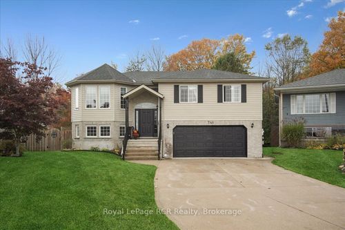 741 25th A St E, Owen Sound, ON, N4K6V1 | Card Image