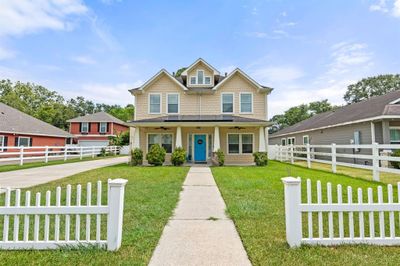 101 Borondo Reach, House other with 4 bedrooms, 2 bathrooms and null parking in La Marque TX | Image 2