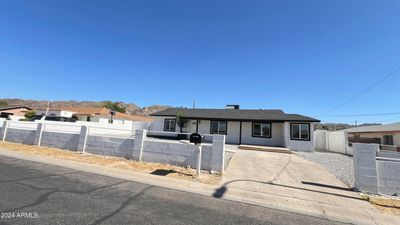 121 E Monte Way, House other with 3 bedrooms, 2 bathrooms and null parking in Phoenix AZ | Image 1