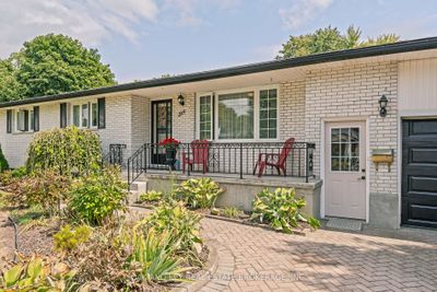 289 Carrie St, House other with 3 bedrooms, 2 bathrooms and 5 parking in Strathroy ON | Image 2