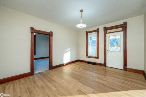 103 N Dewey St, Prairie City, IA, 50228-8625 | Card Image