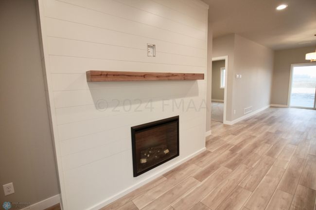 Beautiful gas fireplace | Image 8