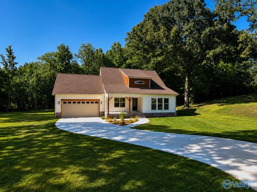 211 Majestic Dr, Decherd, TN, 37324-4052 | Card Image