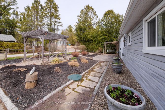 12 Guelph St, House other with 3 bedrooms, 1 bathrooms and 4 parking in Sauble Beach ON | Image 19