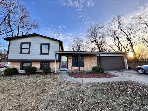 300 Mill Pond Dr, O Fallon, MO, 63366-3372 | Card Image