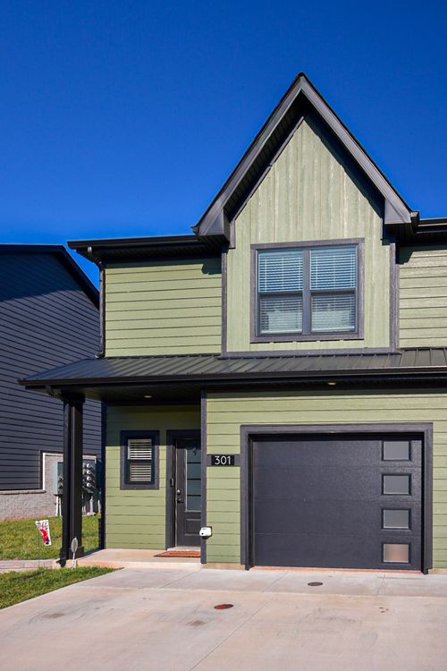 301 Jonathan Wade Pvt Cir, Clarksville, TN, 37043-4094 | Card Image