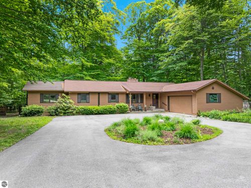 3862 Trillium Dr, Leland, MI, 49654-9706 | Card Image