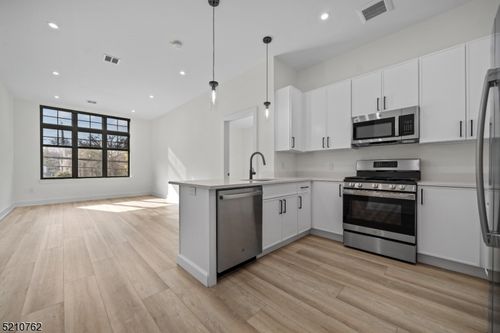 apt-201-1 Union Ave, Cresskill, NJ, 07626-2170 | Card Image