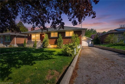 240 Elliott St, Cambridge, ON, N1R2K9 | Card Image