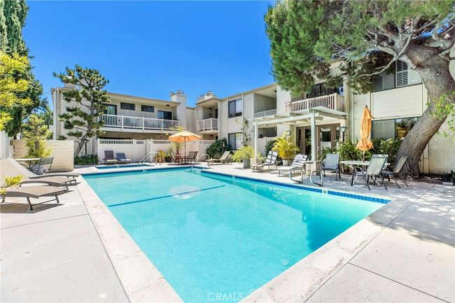 UNIT-209 - 14315 Riverside Dr, Condo with 2 bedrooms, 2 bathrooms and 3 parking in Sherman Oaks CA | Image 18