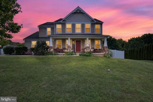 240 Spring Meadows Rd, Manchester, PA, 17345-9487 | Card Image
