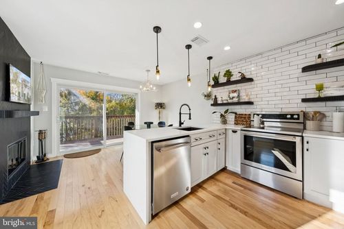 301b-18200 Windsor Hill Dr, OLNEY, MD, 20832-1477 | Card Image