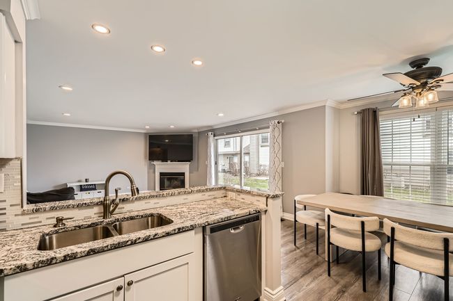 1300 Gloucester Cir, Townhouse with 3 bedrooms, 3 bathrooms and 2 parking in Carol Stream IL | Image 11