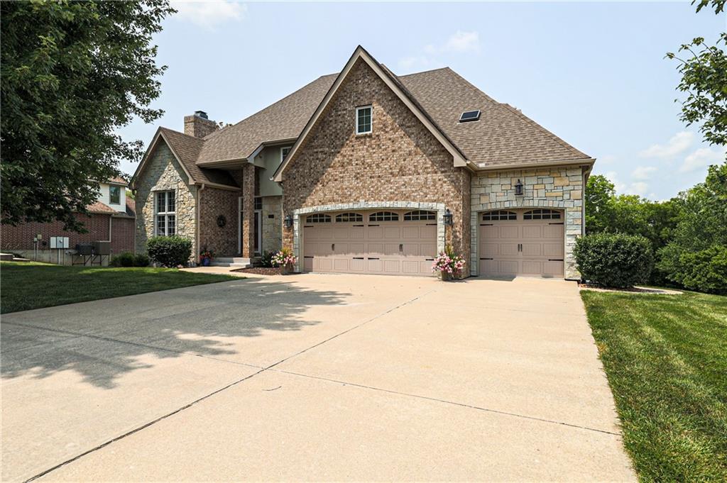 Willow St, Higginsville, MO 64037