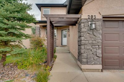 203 Evergreen Hts Sw, House detached with 4 bedrooms, 3 bathrooms and 6 parking in Calgary AB | Image 2