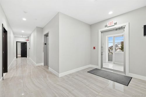 533 Greenwich St, Hempstead, NY, 11550-6523 | Card Image