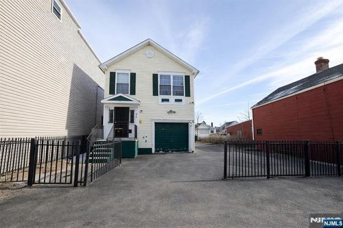 48-50 Holland Street, Newark, NJ, 07103 | Card Image