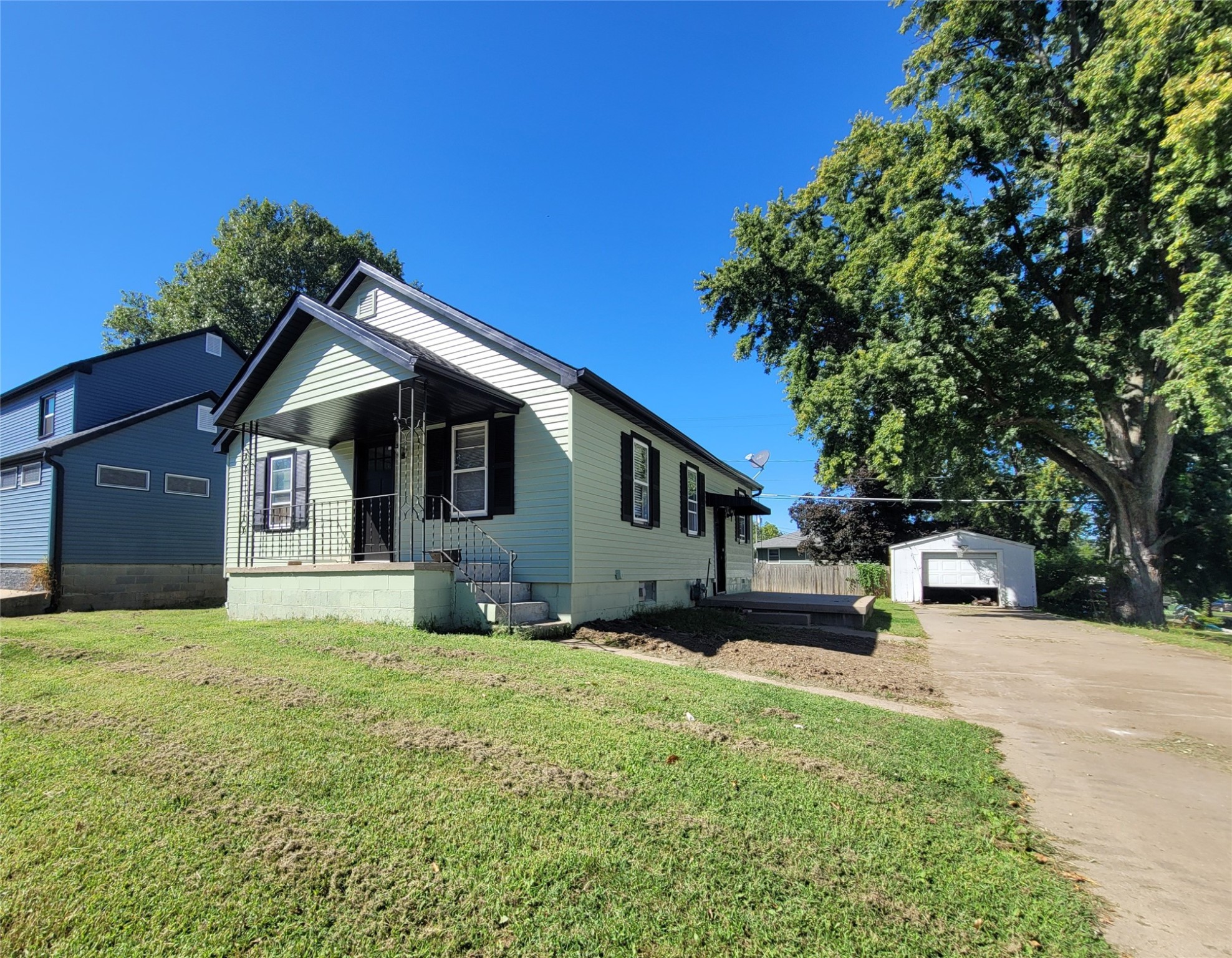 Main St, Knoxville, IA 50138