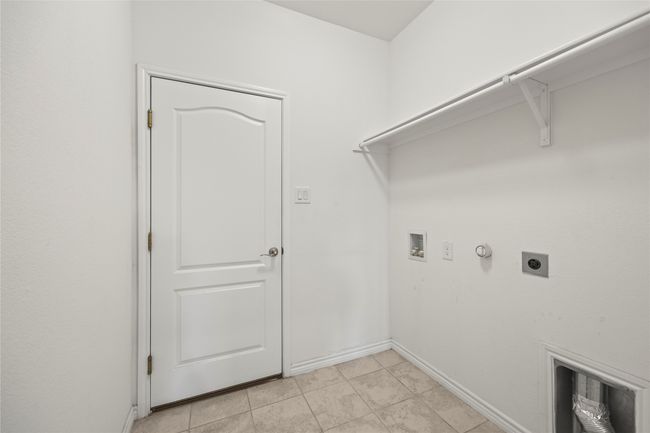 Laundry room with hookup for an electric dryer, hookup for a washing machine, baseboards, and hookup for a gas dryer | Image 27