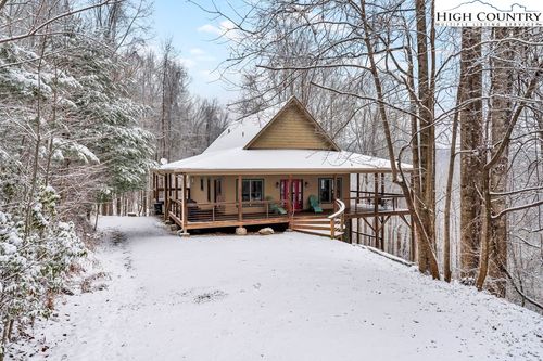 423 Wolf Den Ln, Lenoir, NC, 28645-7081 | Card Image