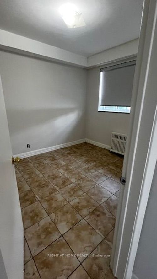 1-1 Wandle Avenue, North York, ON, M3M2L1 | Card Image