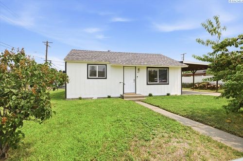 401 S Yelm St, Kennewick, WA, 99336-4710 | Card Image