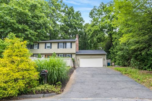 31 Golden Dr, Northampton, MA, 01062-3405 | Card Image