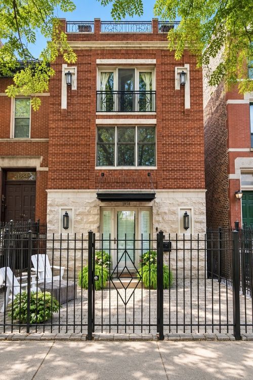 1958 N Bissell St, Chicago, IL, 60614-5015 | Card Image