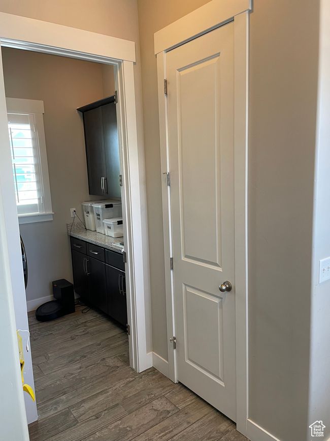 Laundry room with sink | Image 18