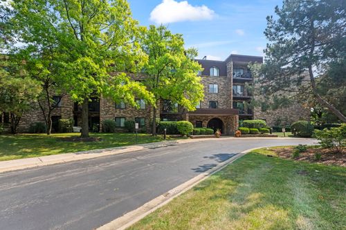 306d-2005 Valencia Dr, Northbrook, IL, 60062-7070 | Card Image