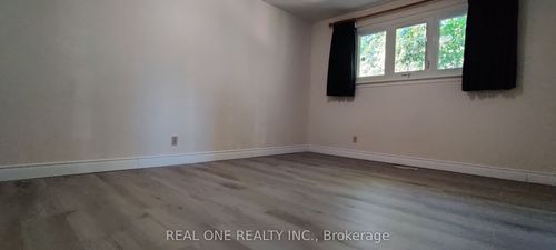 upper-9 Lisburn Cres, North York, ON, M2J2Z4 | Card Image