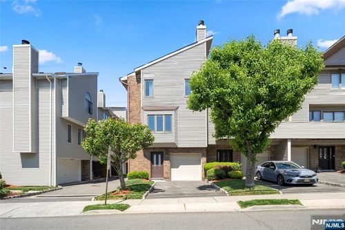 161 Roosevelt Pl, Palisades Park, NJ, 07650-1152 | Card Image