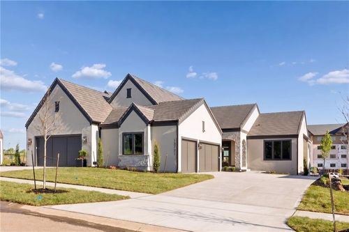 13721 Pembroke Ln, Leawood, KS, 66224-4710 | Card Image