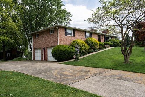 325 Faircrest St Sw, Canton, OH, 44706-4459 | Card Image
