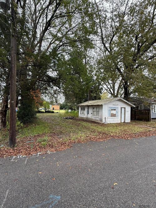 704 Saint Mary St, New Roads, LA, 70760-3040 | Card Image