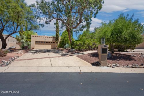 3668 N River Canyon Rd, Tucson, AZ, 85750-2123 | Card Image