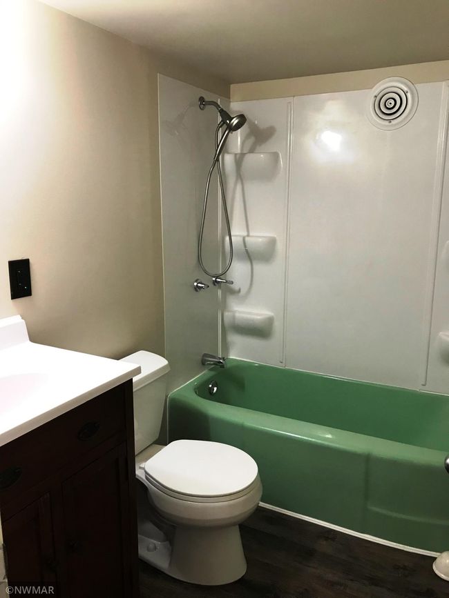 Main Bath.jpg | Image 18