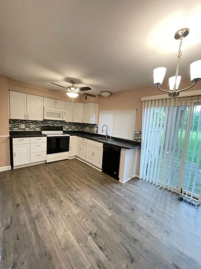 37310 Glenbrook Dr, Condo with 3 bedrooms, 2 bathrooms and null parking in Clinton Twp MI | Image 10