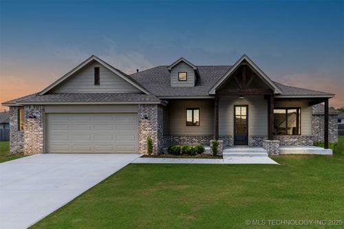 10704 S 278th East Ave, Coweta, OK, 74429-9009 | Card Image