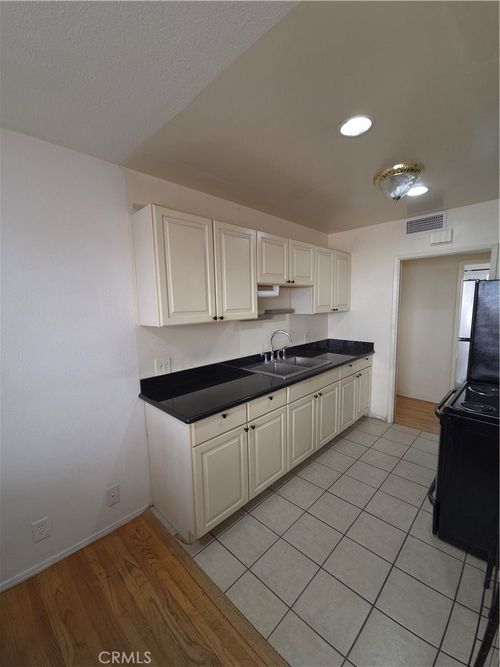 apt-3-522 Cedar Ave, Long Beach, CA, 90802-2205 | Card Image