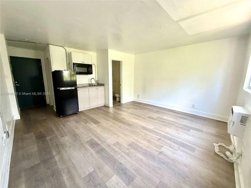 apt-303-143 Sw 9th St, Miami, FL, 33130-3523 | Card Image