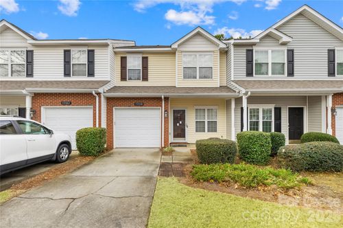 15558 Stronvar House Ln, Charlotte, NC, 28277-3196 | Card Image