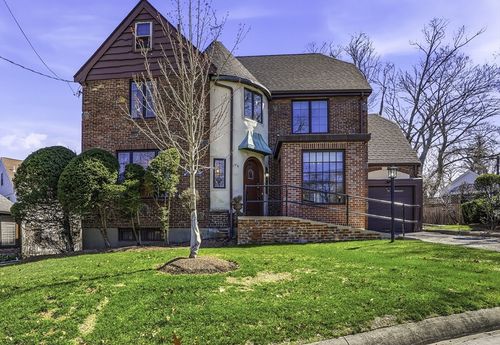 106 Waverley Ave, Newton, MA, 02458 | Card Image
