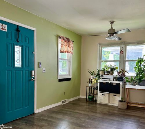 534 Broadway Street, West Burlington, IA, 52655 | Card Image