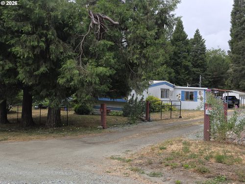 422 Lou Gray Dr, Myrtle Creek, OR, 97457-9428 | Card Image